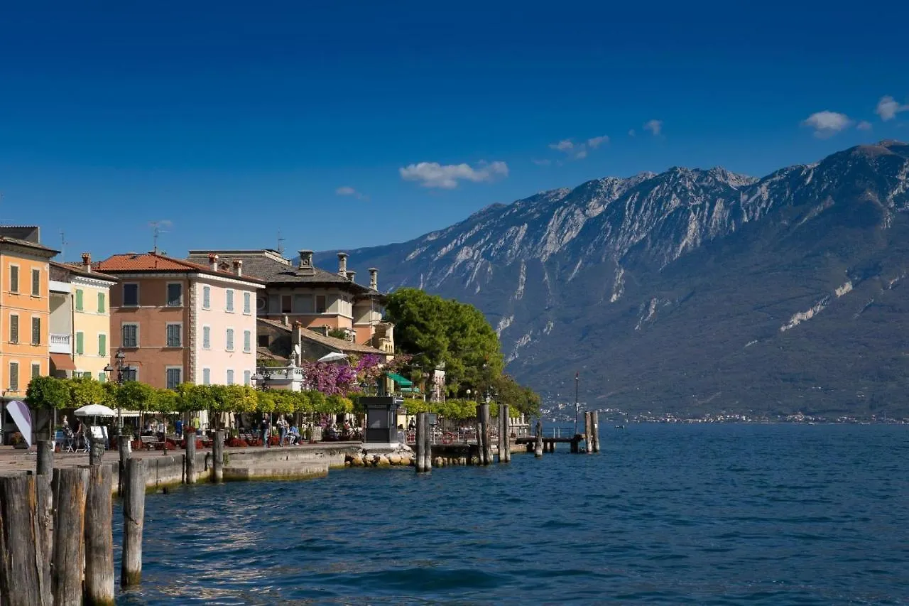 Apartment Liano Mimosa - Relax & Priv Parking Place - Happy Rentals Gargnano