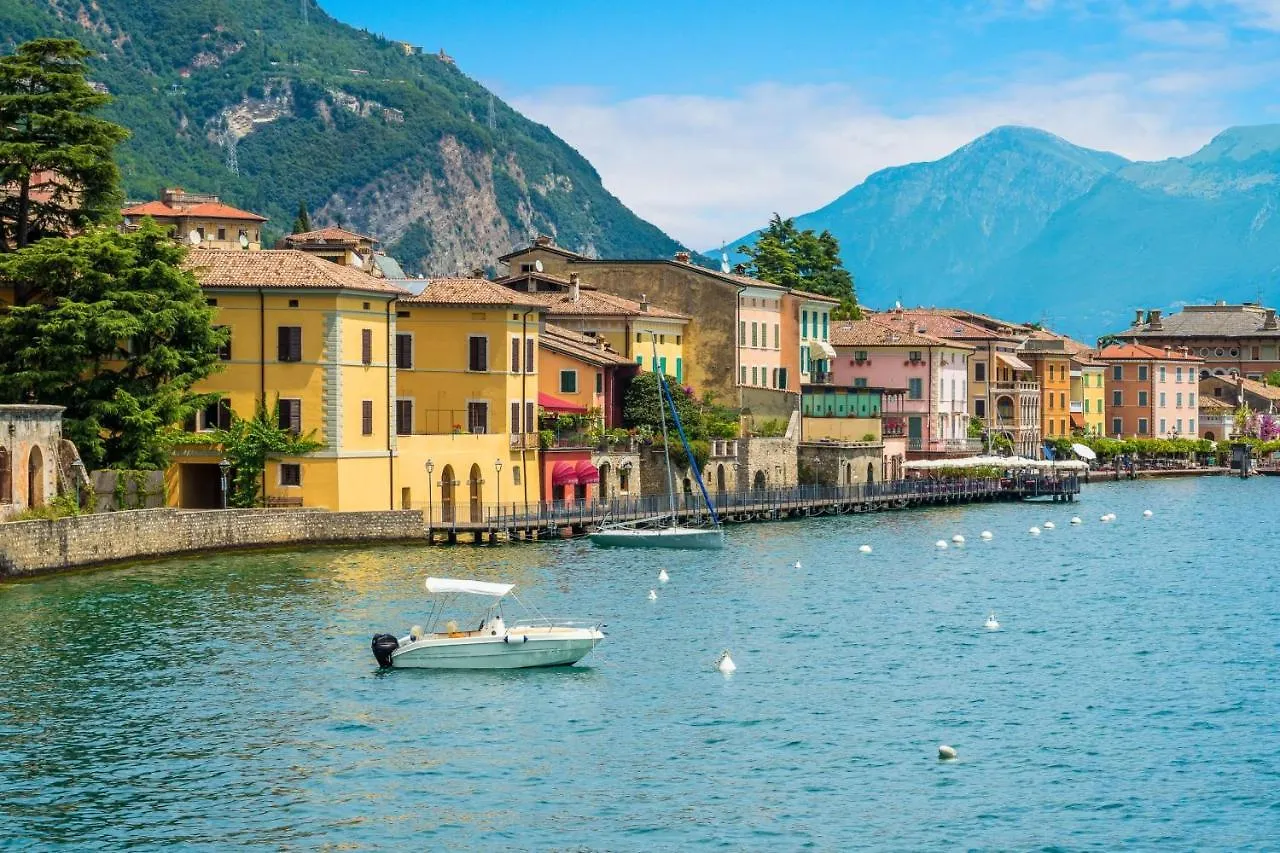 Liano Mimosa - Relax & Priv Parking Place - Happy Rentals Gargnano Italy